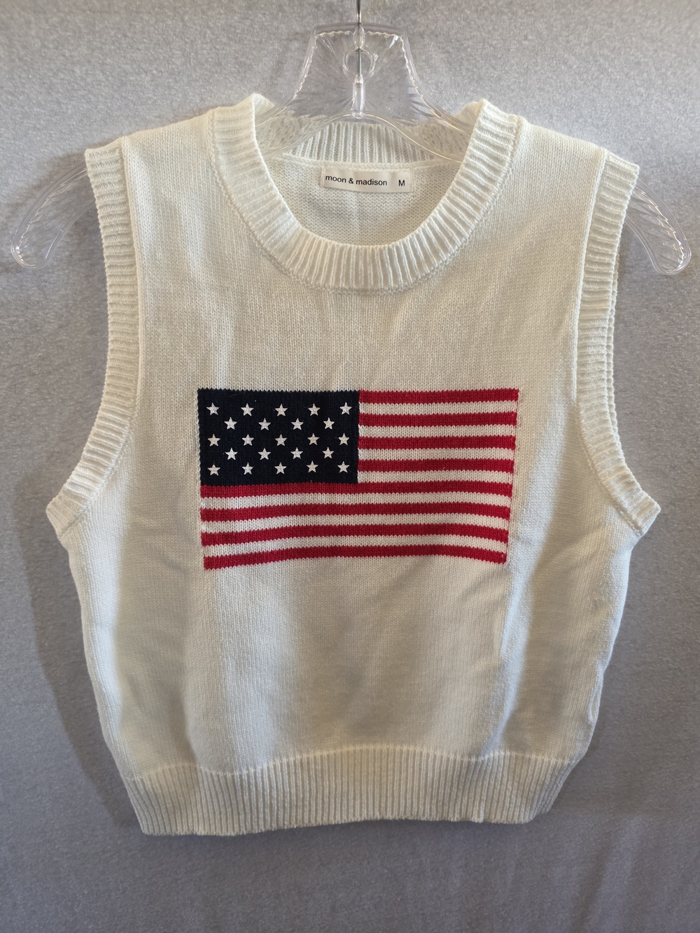 moon & madison Kids Cream Sleeveless Sweater Vest with Flag